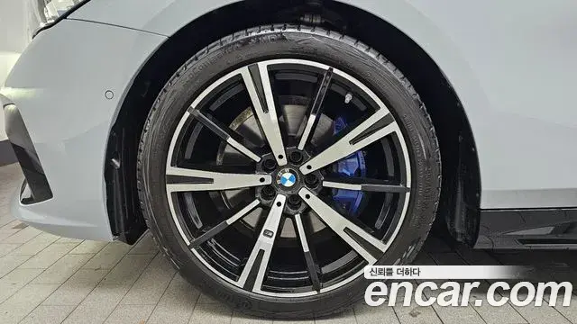 BMW 5 Series 2024 — Photo 7/32