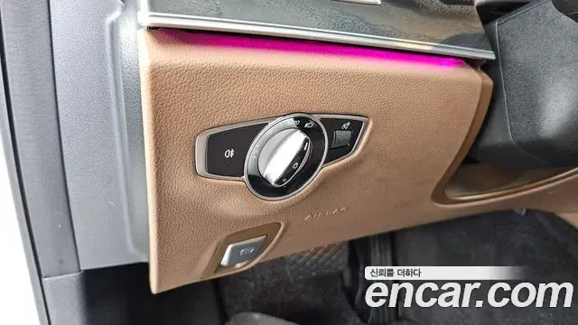 Mercedes-Benz E-Class 2019 — ფოტო 32/34