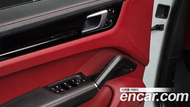 Porsche Cayenne 2022 — ფოტო 8/20