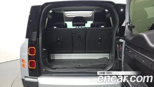 Land Rover Defender 2021 — Photo 31/32