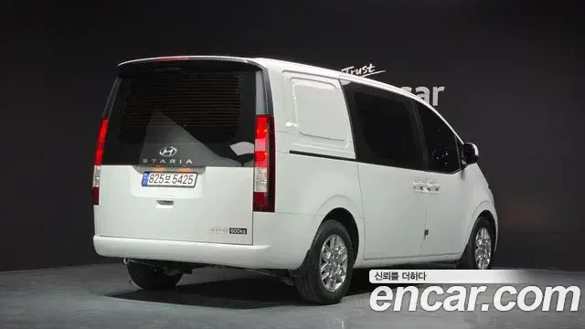 Hyundai Staria 2023 — Photo 10/32