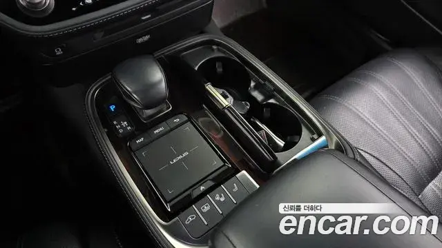 Lexus LS500 2021 — Photo 22/36