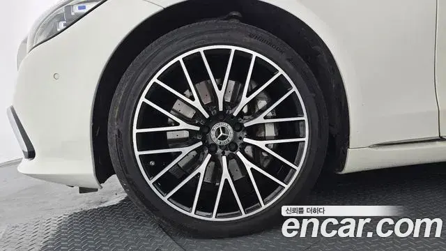 Mercedes-Benz S-Class 2022 — Photo 28/35