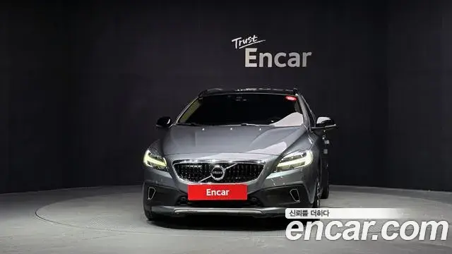 Volvo V40 Cross Country 2019 — ფოტო 17/31