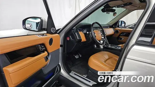 Land Rover Range Rover 2021 — Photo 28/38