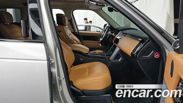 Land Rover Range Rover 2021 — Photo 16/38