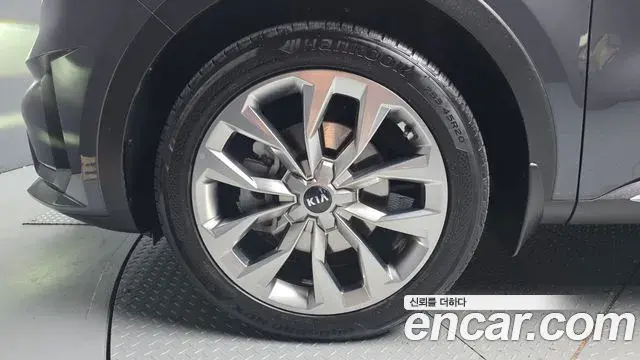 Kia Sorento 2021 — Фото 5/20