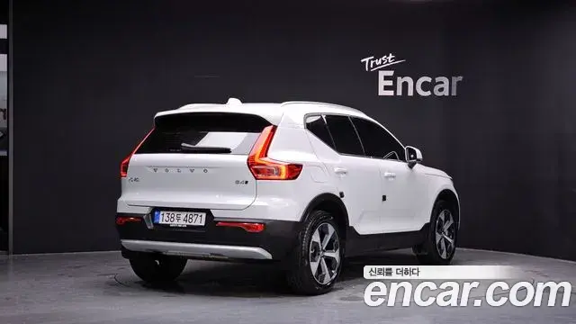 Volvo XC40 2025 — ფოტო 4/20