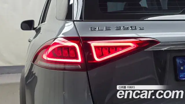 Mercedes-Benz GLE-Class 2021 — Şəkil 30/32