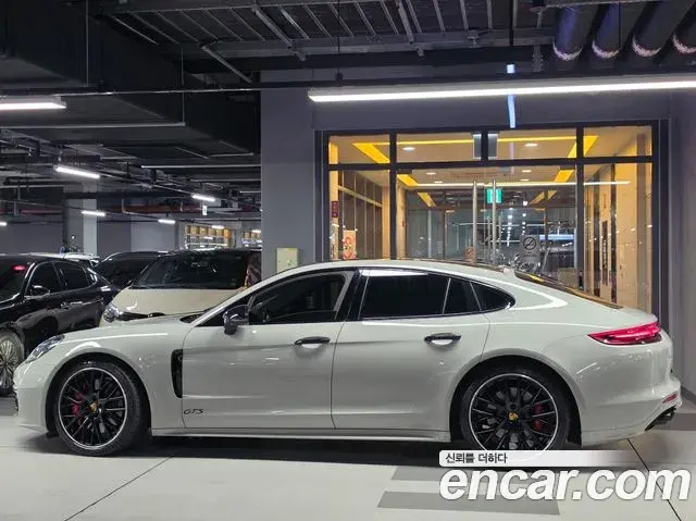 Porsche Panamera 2020 — ფოტო 17/20