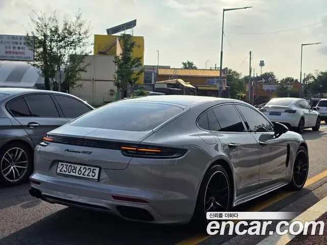 Porsche Panamera 2020 — ფოტო 13/20