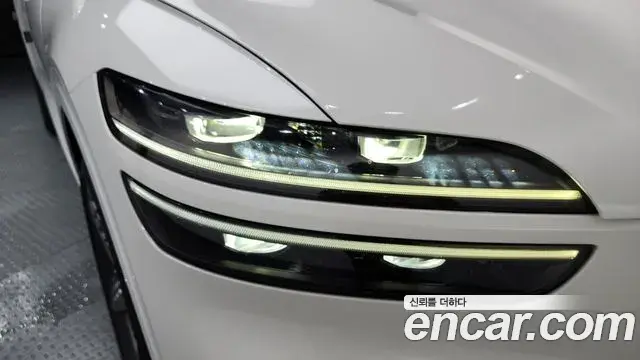 Genesis GV70 2022 — ფოტო 18/36