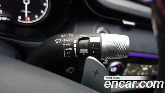 Genesis GV70 2021 — Photo 15/31