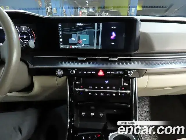 Kia Carnival 2023 — ფოტო 10/20