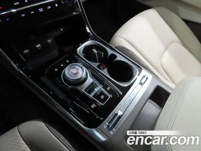 Kia Carnival 2023 — ფოტო 14/20