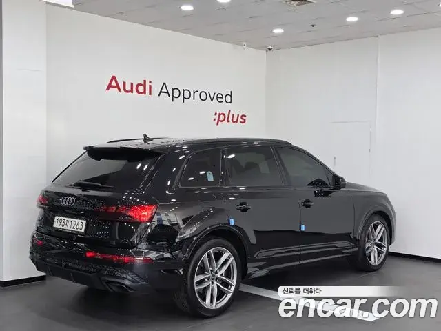 Audi Q7 2025 — ფოტო 16/20