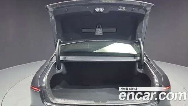 Hyundai Grandeur Hybrid 2023 — ფოტო 13/20