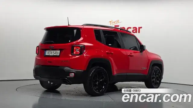 Jeep Renegade 2022 — ფოტო 4/20