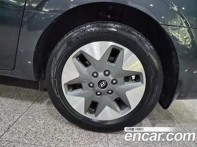 Hyundai Staria 2022 — Фото 17/18