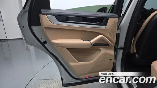 Porsche Cayenne 2023 — Şəkil 9/36