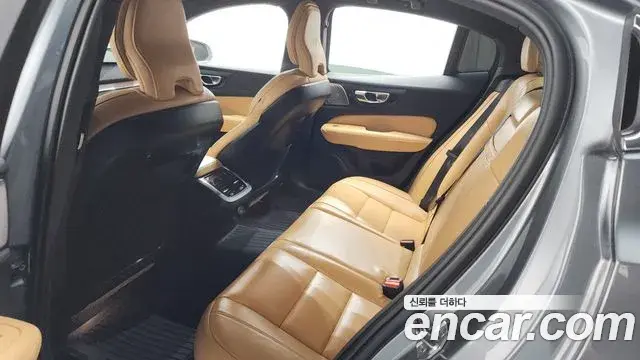 Volvo S60 2021 — Şəkil 6/34