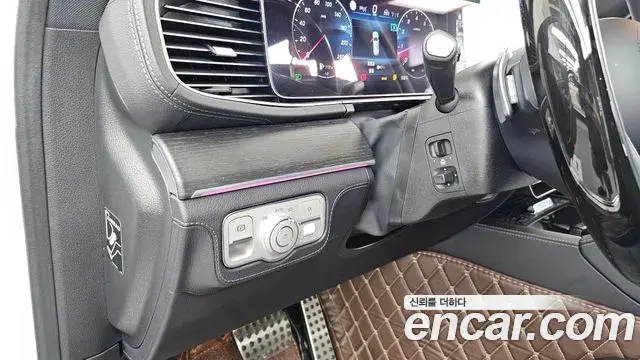 Mercedes-Benz GLS-Class 2024 — Photo 32/39
