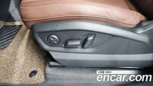 Audi Q7 2019 — Şəkil 15/39