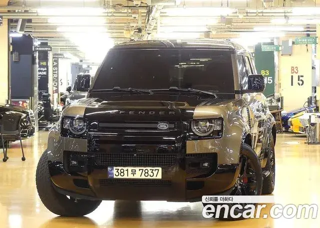 Land Rover Defender 2023 — Photo 6/20
