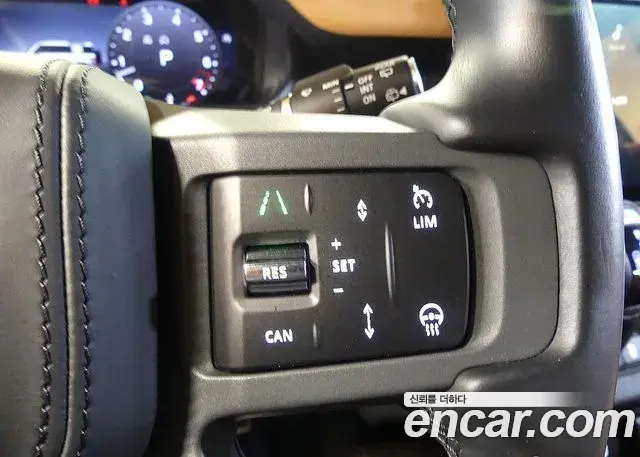 Land Rover Defender 2023 — Photo 19/20