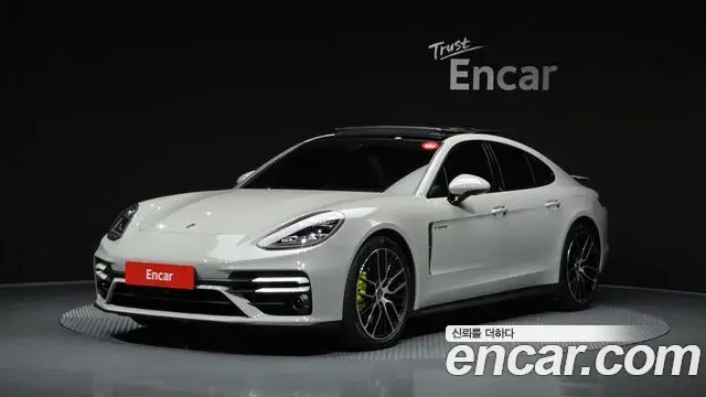 Porsche Panamera 2023 — Фото 1/20