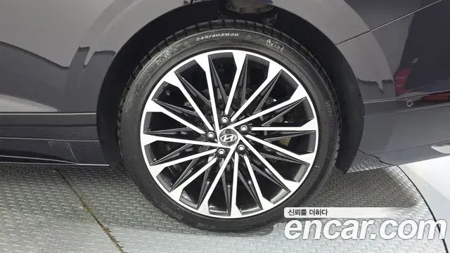 Hyundai Grandeur Hybrid 2025 — Photo 22/35