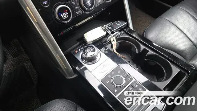 Land Rover Discovery 5 2018 — Photo 3/20