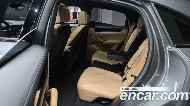 Porsche Cayenne 2024 — Photo 10/37
