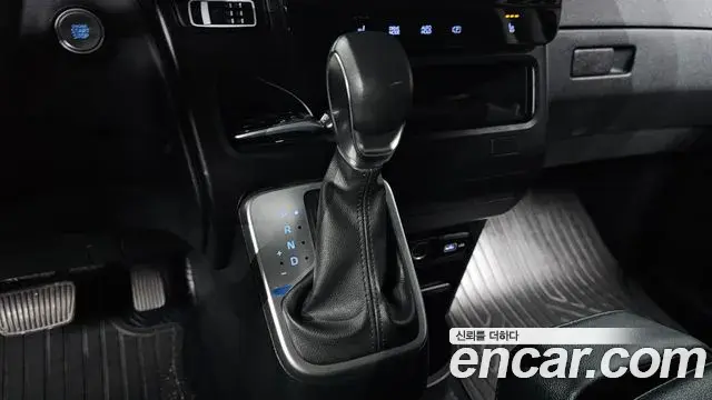 Hyundai Staria 2022 — ფოტო 19/20