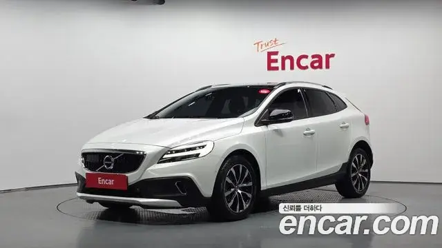Volvo V40 Cross Country 2019 — ფოტო 4/20