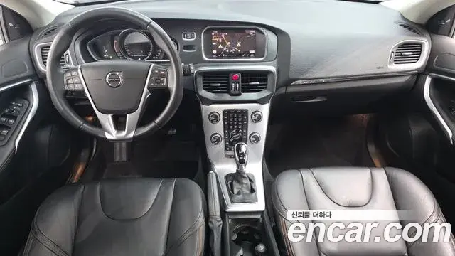 Volvo V40 Cross Country 2019 — ფოტო 8/20