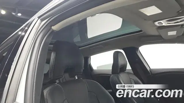 Volvo V40 Cross Country 2019 — ფოტო 17/20