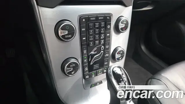 Volvo V40 Cross Country 2019 — ფოტო 19/20