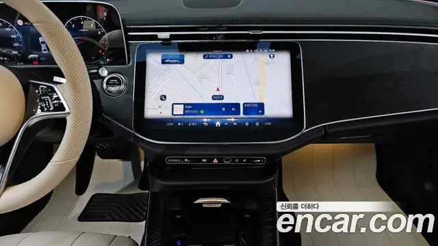 Mercedes-Benz E-Class 2025 — Photo 1/20