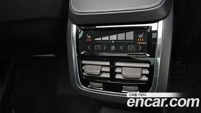 Volvo XC90 2020 — ფოტო 4/20
