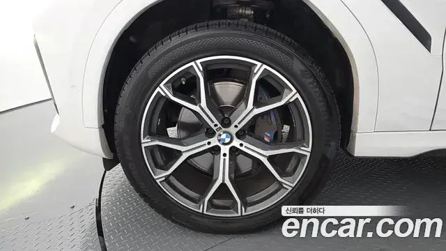 BMW X6 2022 — ფოტო 32/33