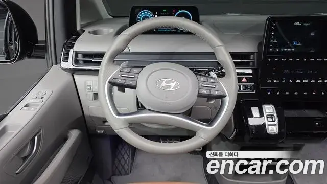 Hyundai Staria 2024 — ფოტო 1/36