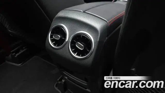 Mercedes-Benz GLB-Class 2023 — ფოტო 24/30
