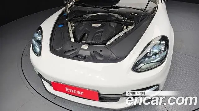 Porsche Panamera 2018 — ფოტო 34/37