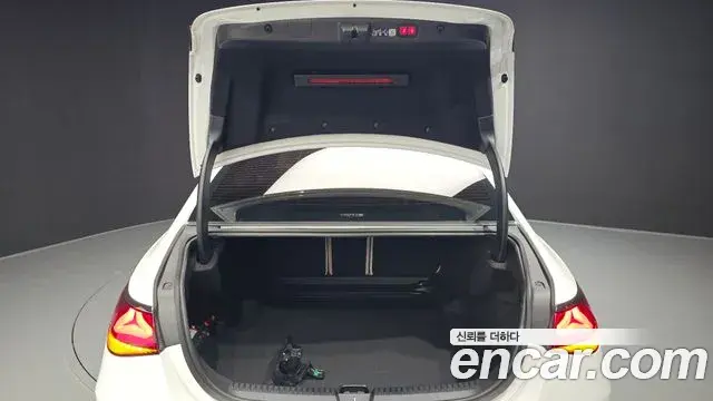 Mercedes-Benz E-Class 2026 — Şəkil 29/35