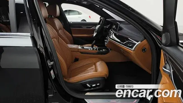 BMW 7 Series 2020 — Photo 19/37