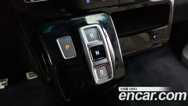 Hyundai Staria 2025 — Şəkil 14/20