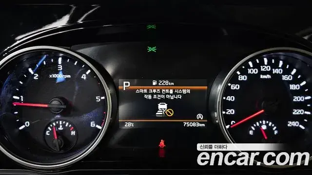 Kia Carnival 2023 — Photo 8/20
