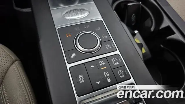 Land Rover Discovery 5 2018 — ფოტო 22/36