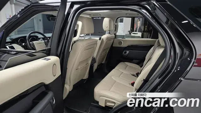 Land Rover Discovery 5 2018 — ფოტო 29/36